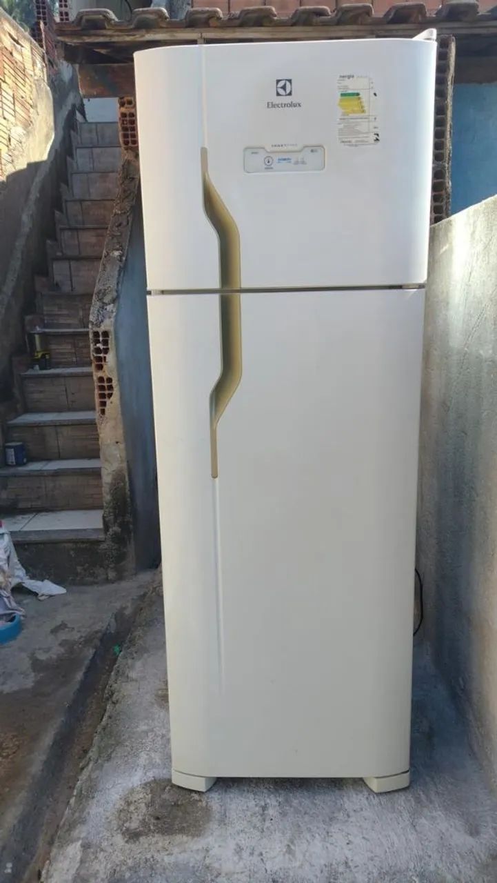 Vendo geladeira funcionando perfeitamente - Geladeiras e Freezers