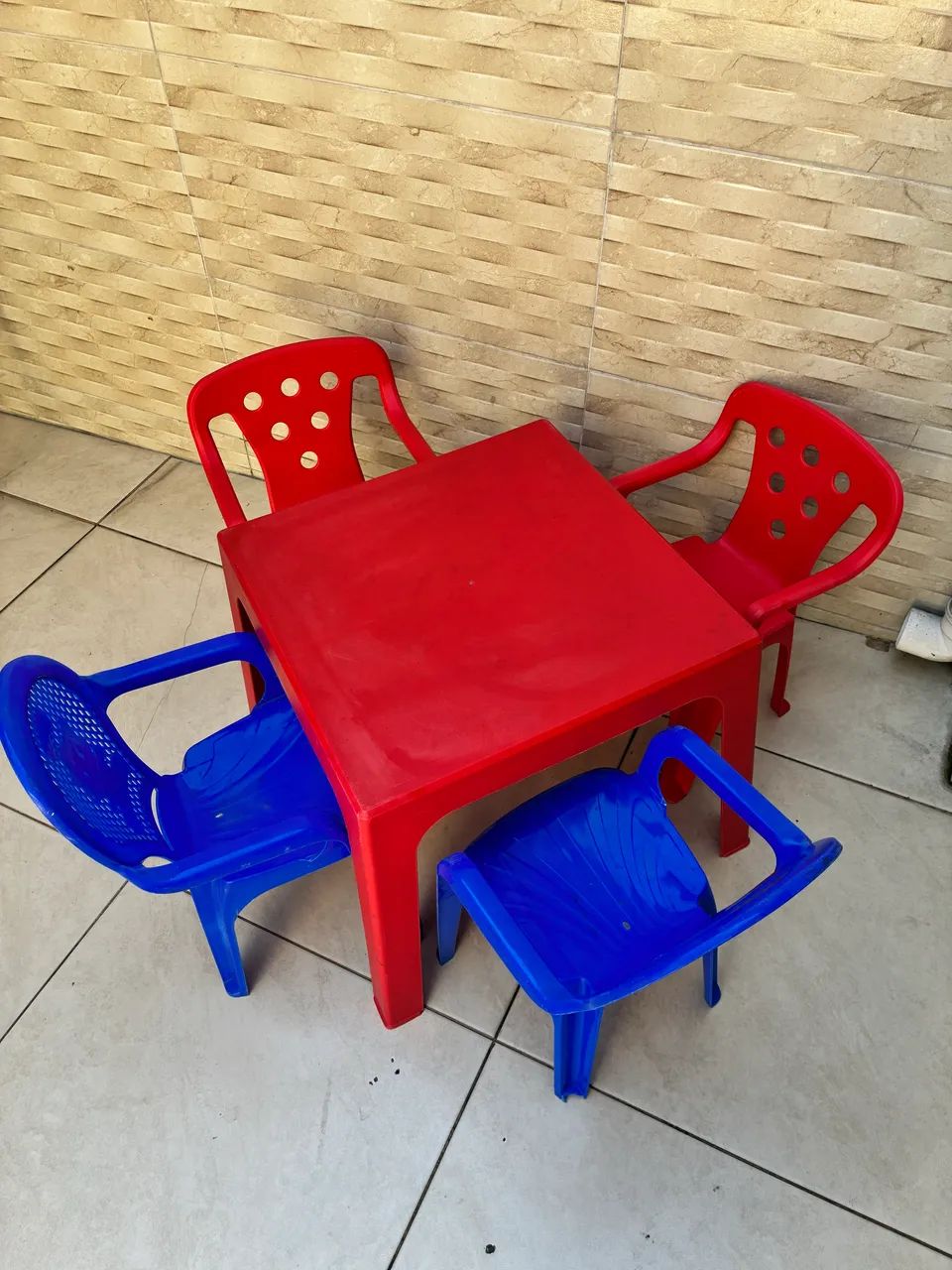 Mesinha infantil com 4 cadeiras - Foto 3