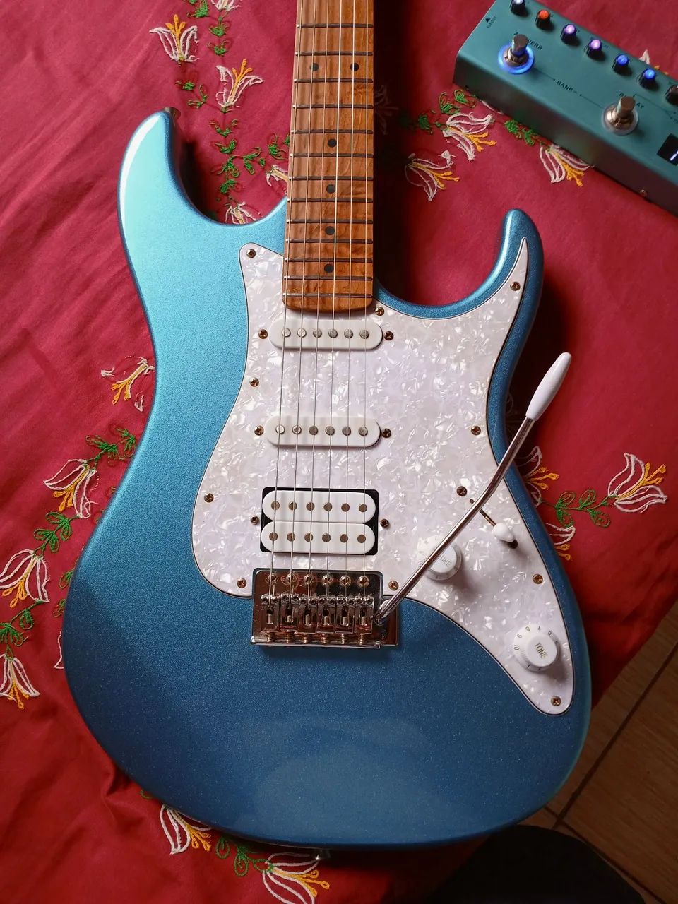 Guitarra+pedaleira tank-g - Foto 2