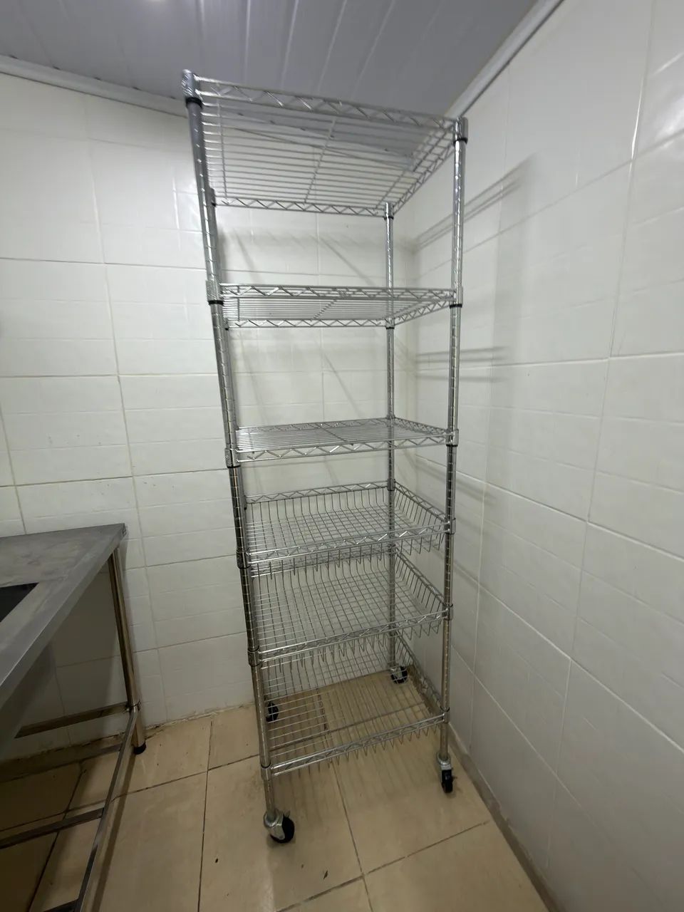 Estante Aço 6 Prateleiras CROMODA Com Rodas - 0 marcas e perfeita