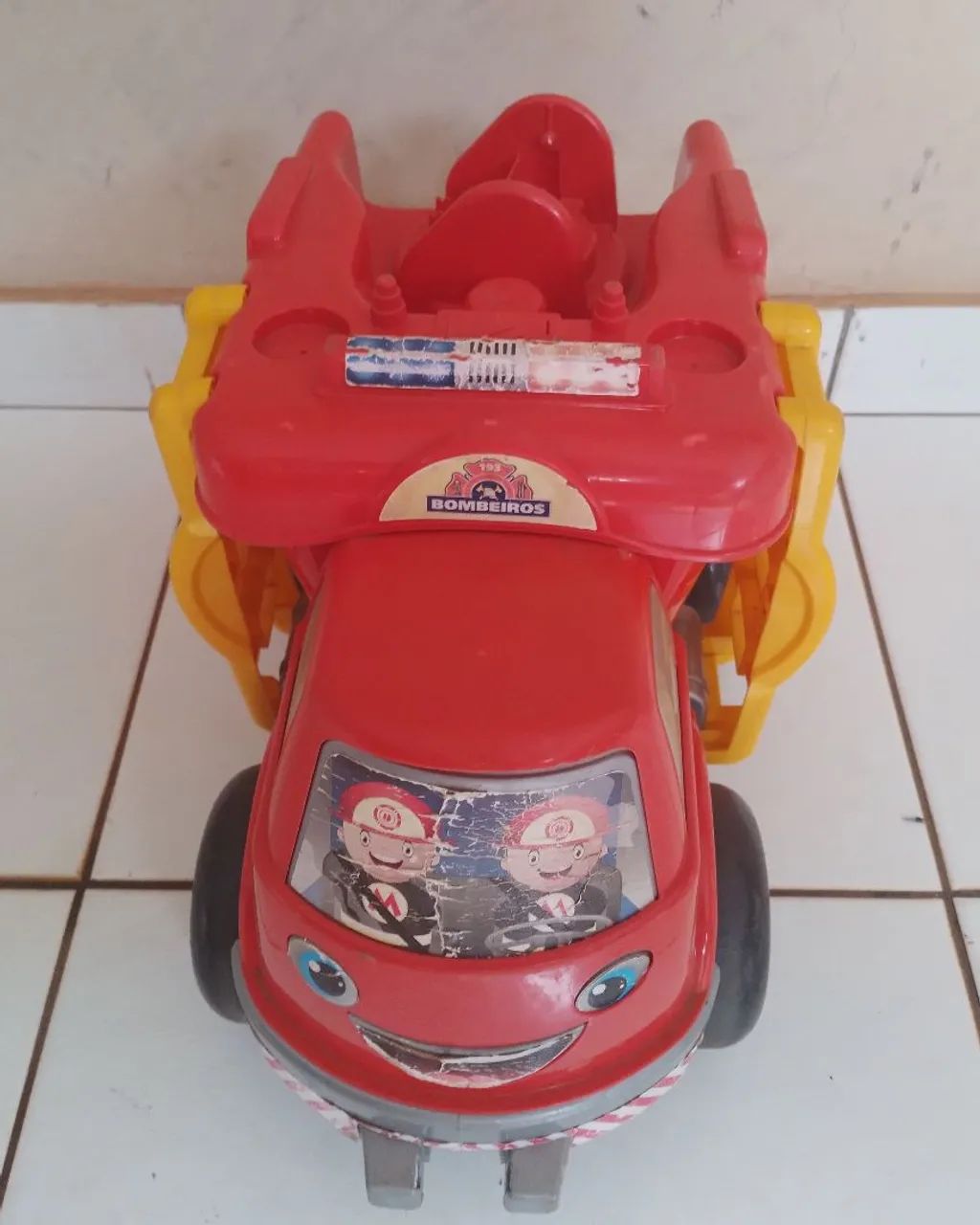 Carro do bombeiro de brinquedo usado 