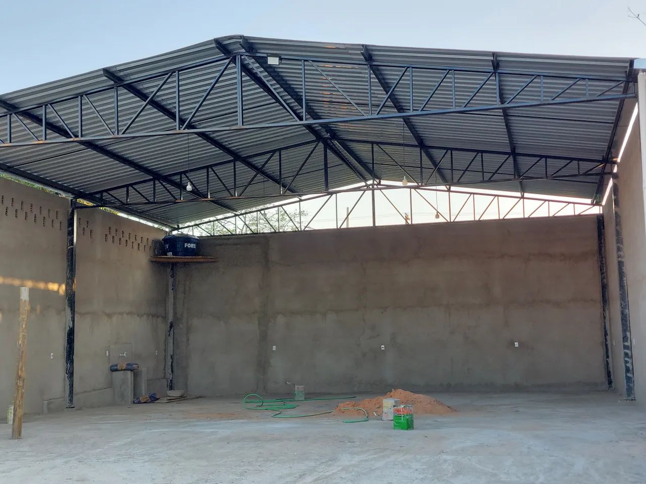 ALUGO PONTO COMERCIAL COM GALPÃO  - Foto 2