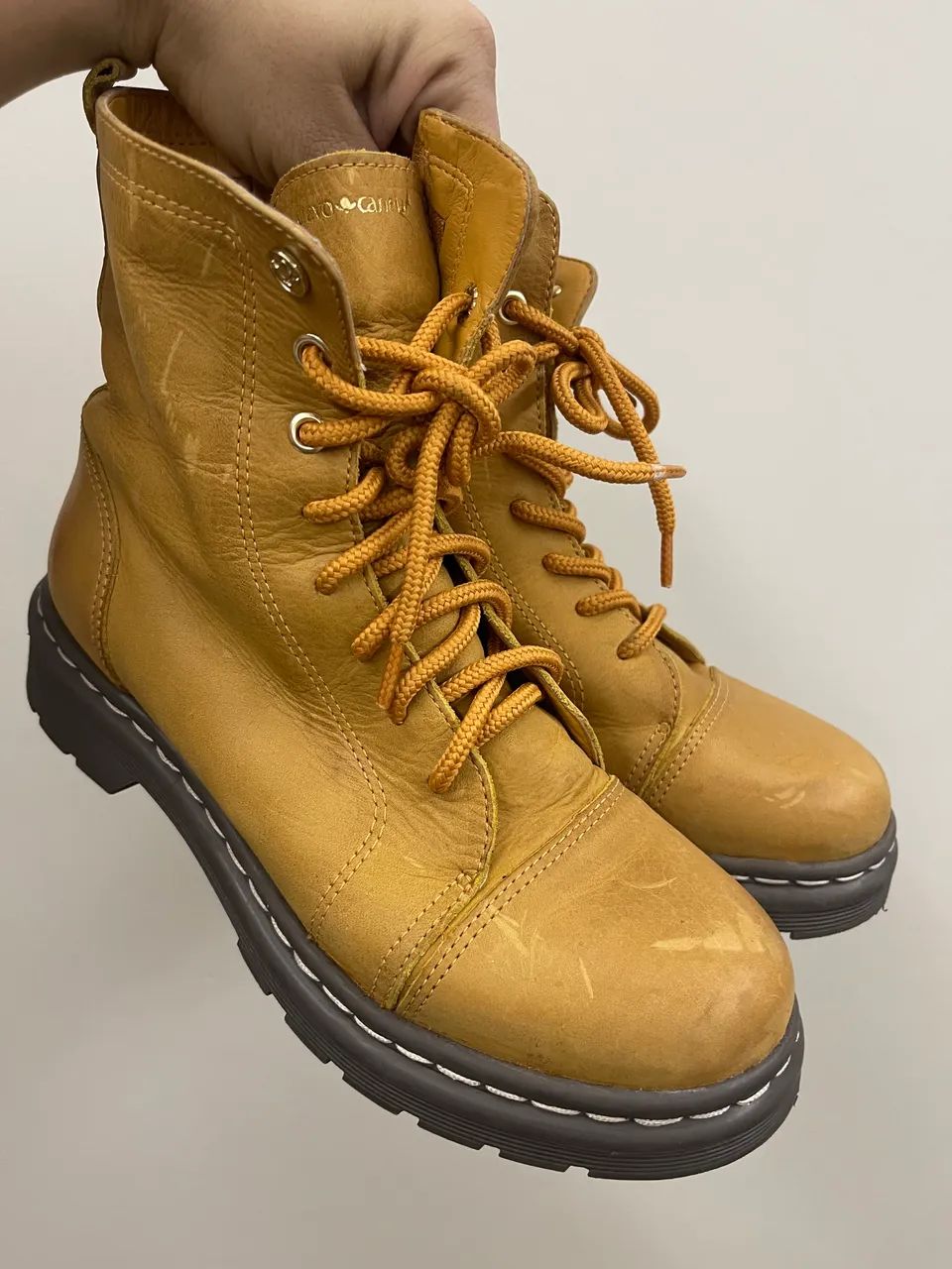 Bota coturno Cravo e Canela