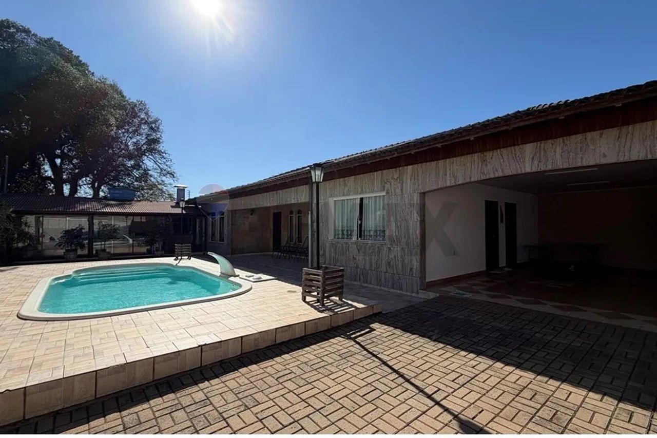 "Terreno Amplo com 2 Casas e Piscina" - Foto 4