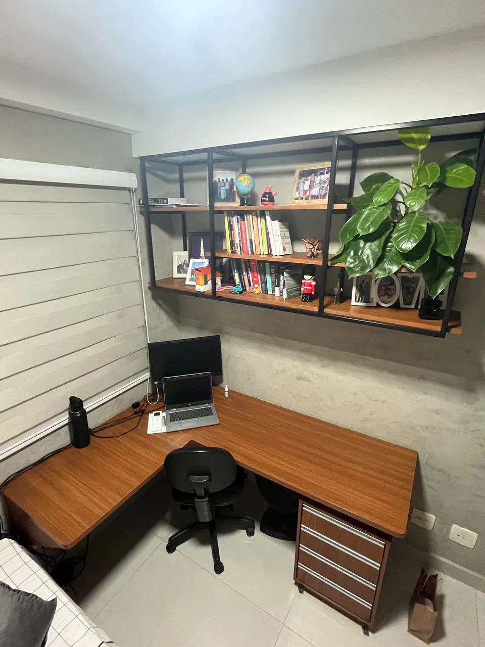 Móveis Para escritório - Mesa / Prateleira / Gaveteiro 