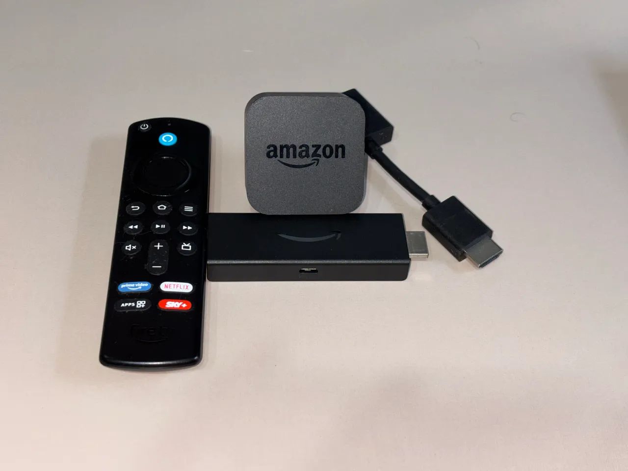 Amazon Fire Stick -TV Full HD 3ª Geração Alexa Comando de Voz Original