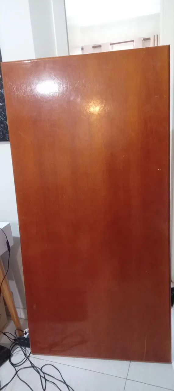 Vendo mesa de 6 lugares de madeira maciça