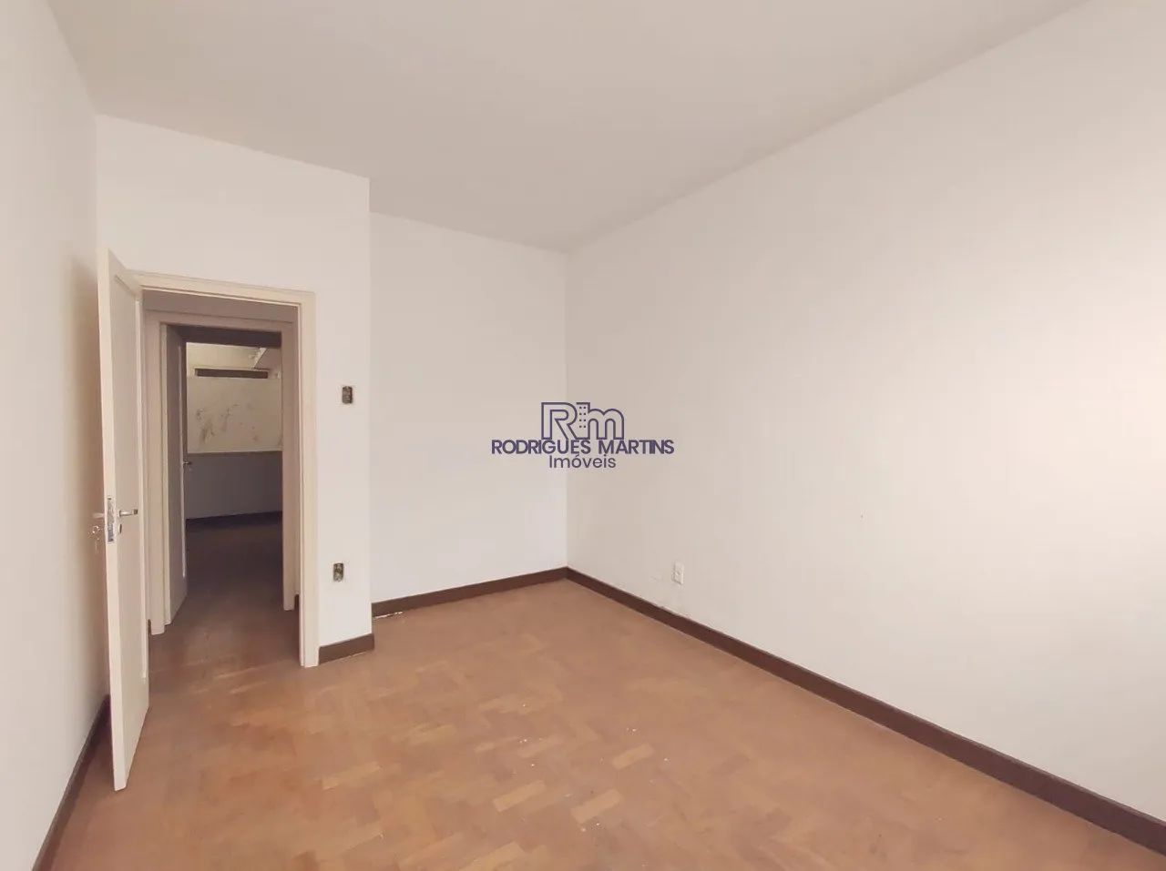 Vende Apartamento com 03 quartos no Caiçara - Foto 3