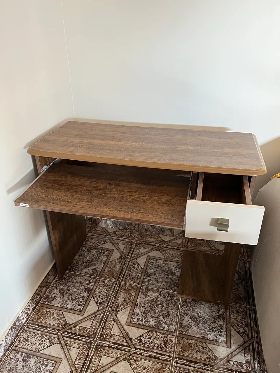 Mesa para computador/escritório - excelente estado