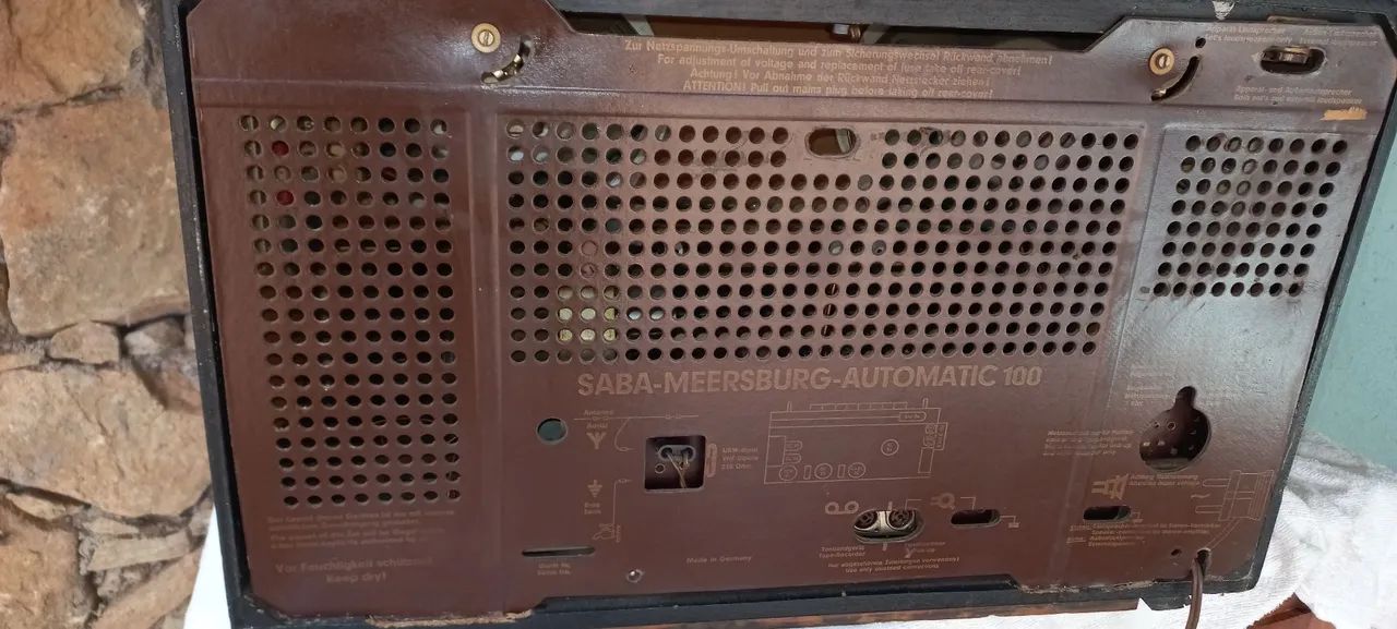 Radio antigo valvulado saba com fm funcionando perfeitamente  - Foto 4