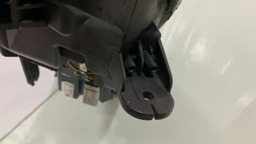 Farol esquerdo tracker 2017 2018 2019 - Foto 3