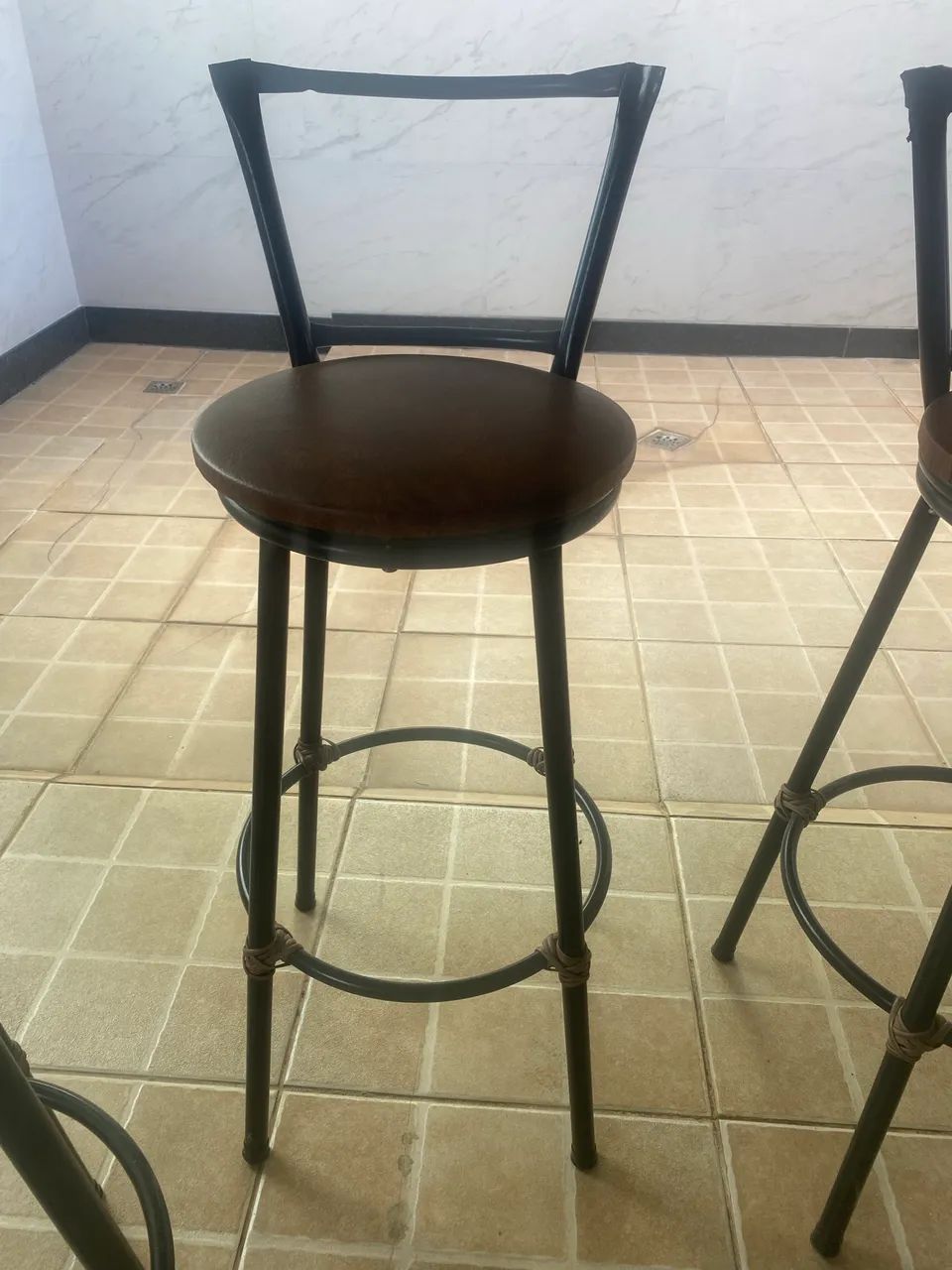 Kit com 4 banquetas  - Foto 2