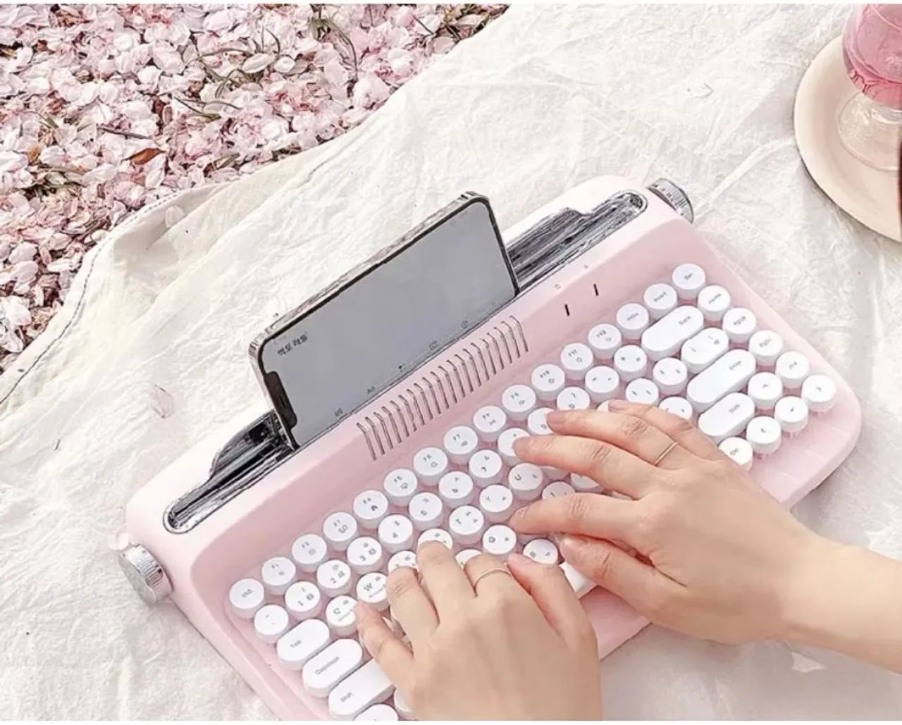 Teclado bluetooth Retrô para tablet e celulares - Foto 4