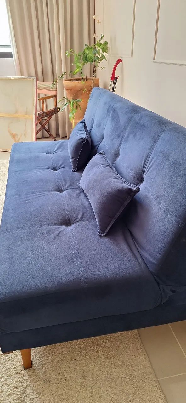 Sofá cama em suede azul marinho