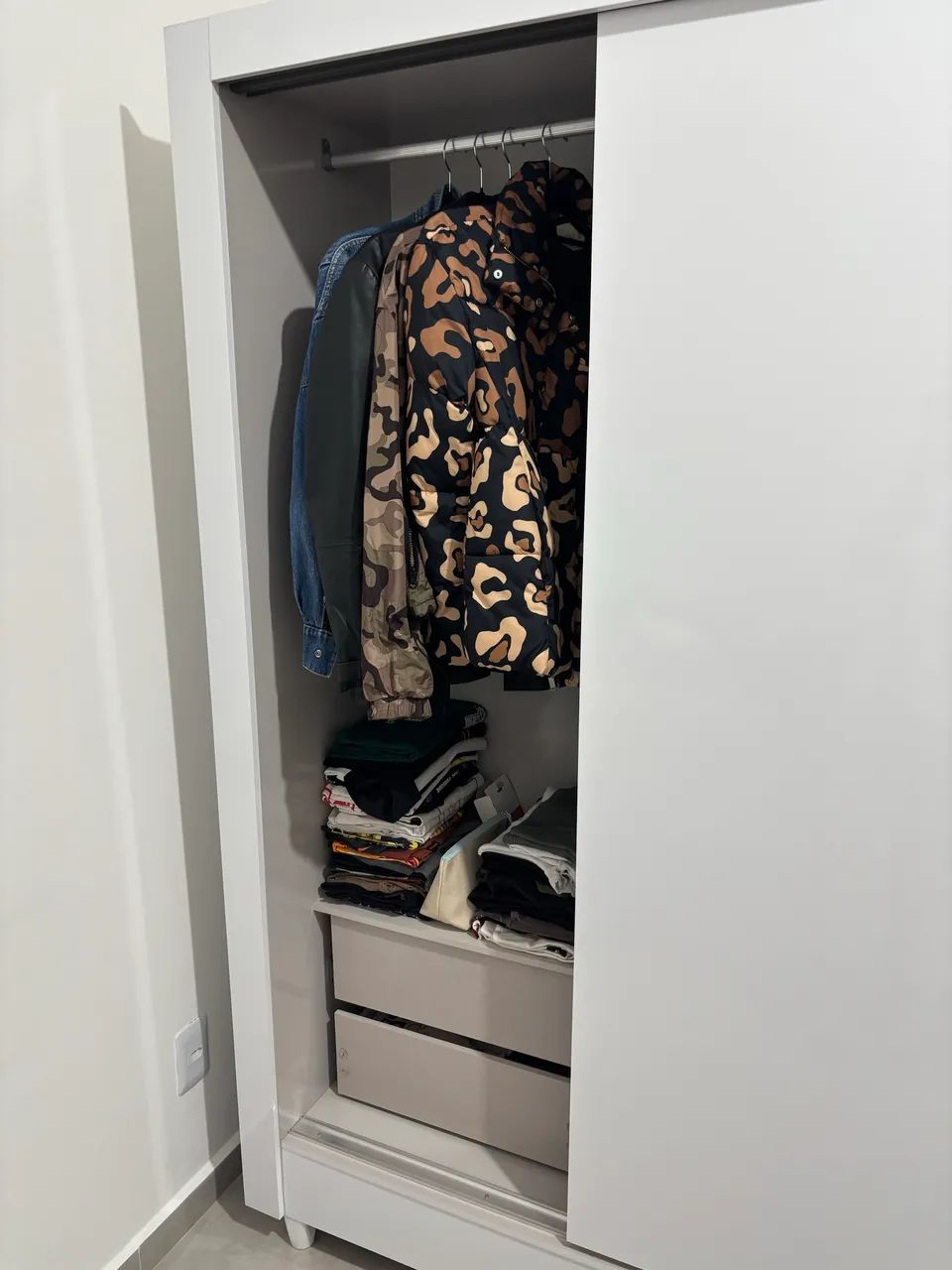 Guarda-Roupa Solteiro com Espelho 2 Portas de Correr e 2 Gavetas Branco - Foto 2