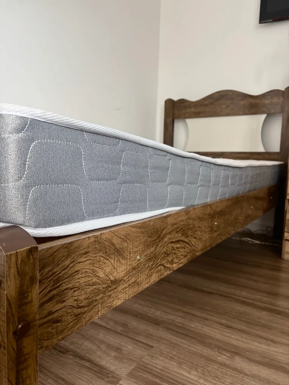 Cama de Solteiro + Colchão em Perfeito Estado | Praticamente Sem Uso