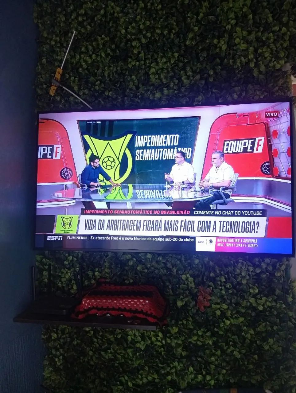 Vendo uma televisão smart da Samsung 50 polegadas 14 meses de uso.  1.800  *  - Foto 2