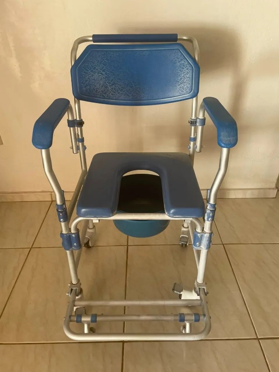 Cadeira de banho conservada - Foto 2