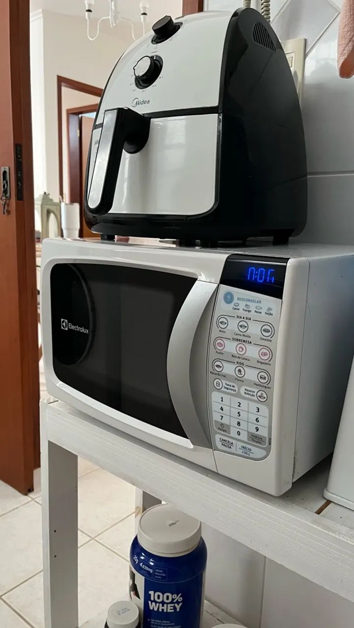 Micro-ondas Electrolux com Painel Digital -