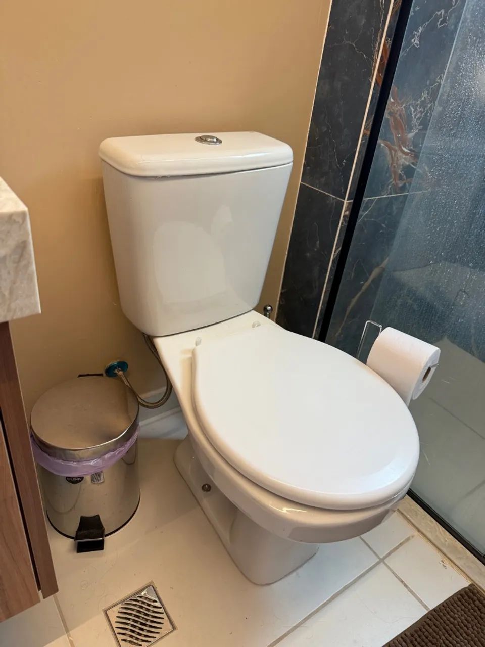 Vaso sanitário com caixa acoplada Deca  - Foto 4