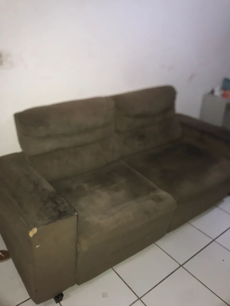 Sofá reclinable y extensible usado64962680764803124