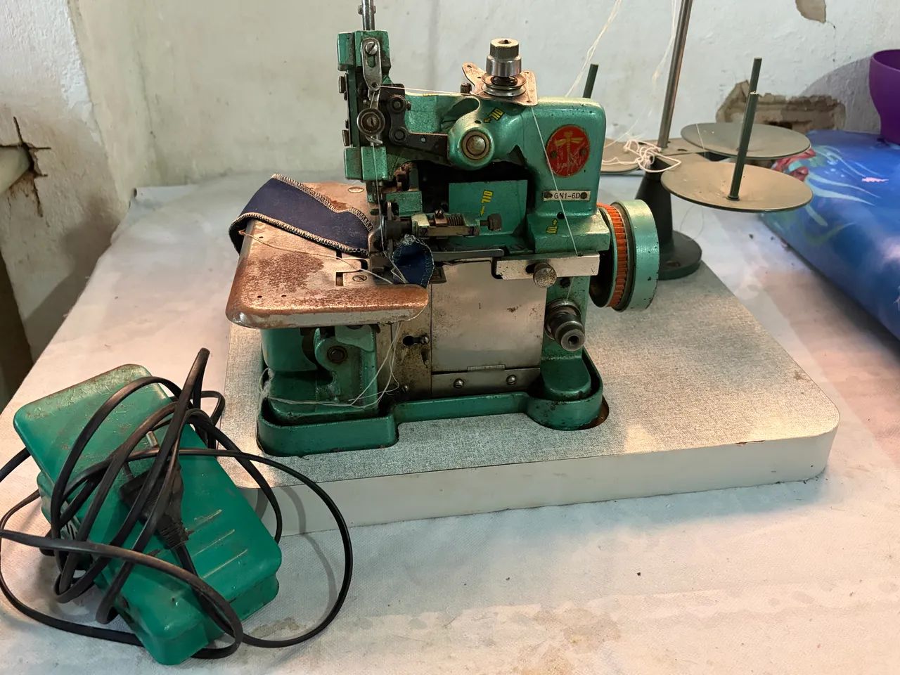 Máquina Overlock portátil 