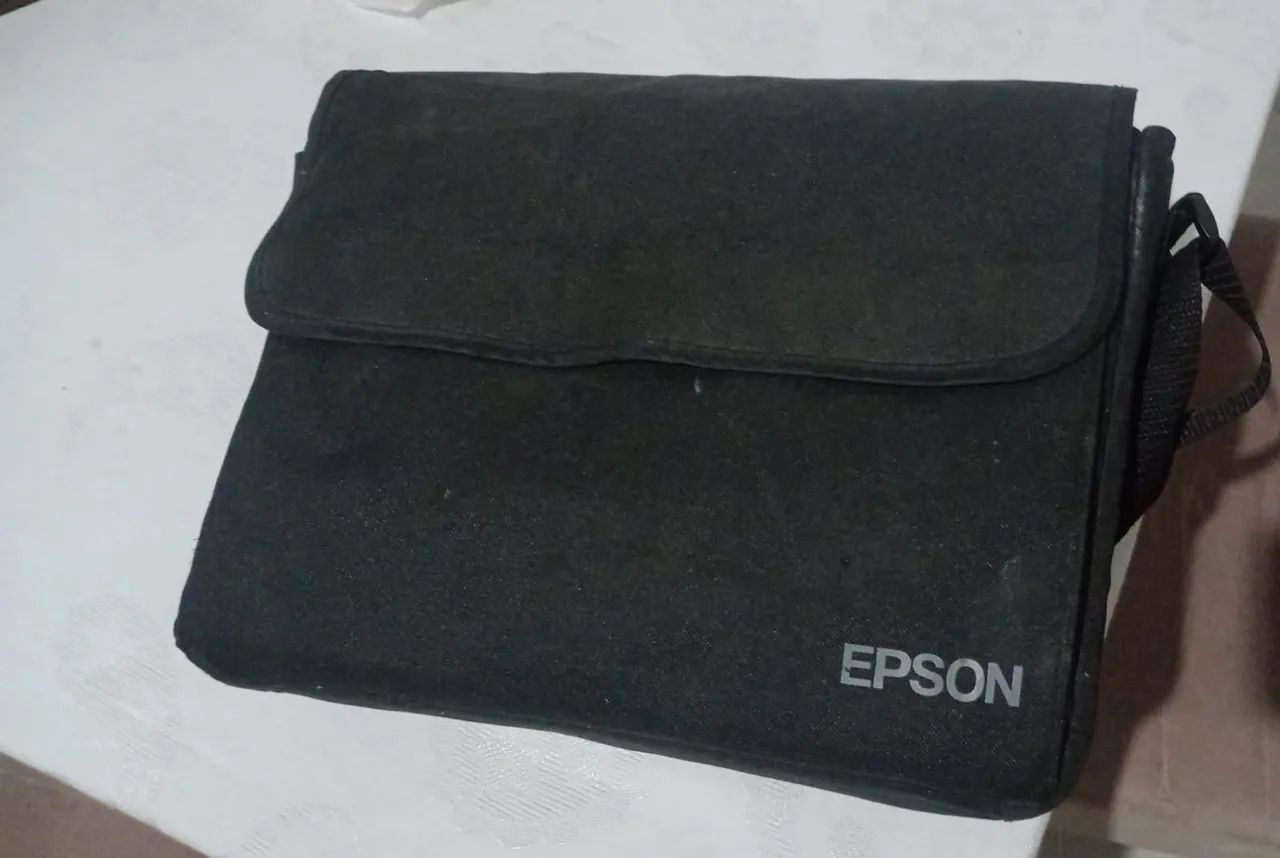 Projetor espon S27 cabos bolsa e controle funcionando perfeitamente  - Foto 4
