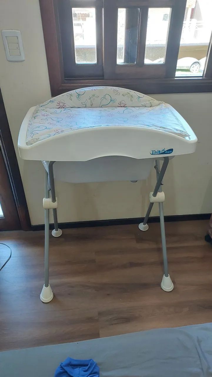 Banheira com suporte e trocador