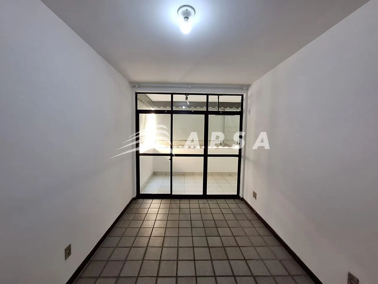 EXCELENTE APARTAMENTO COM 80M², 2 QUARTOS SENDO 1 SUÍTE, BANHEIRO SOCIAL, SALA , VARANDA,  - Foto 3