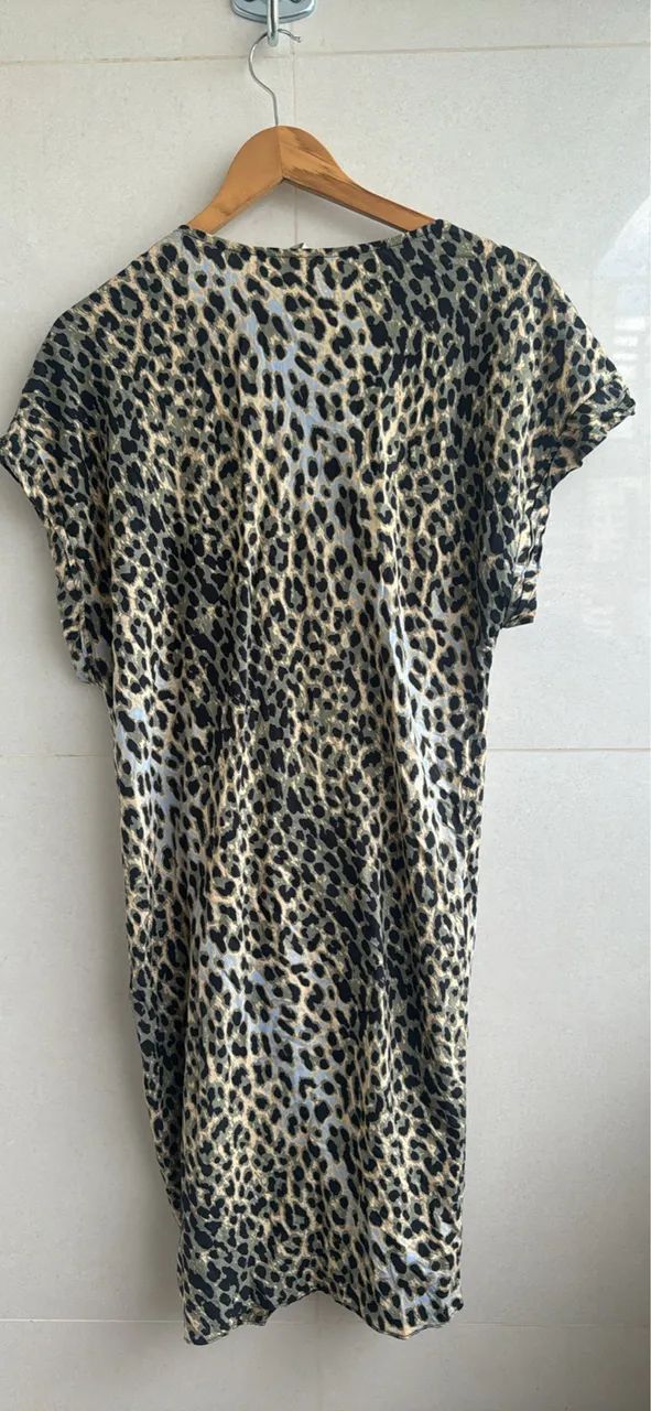 Vestido Viscose Onça Bluk Caimento com Nó Central - Tam. G (Veste bem até G/GG) - Foto 3