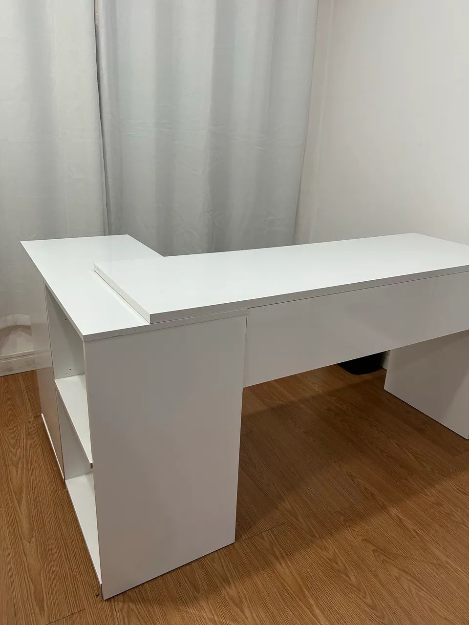 Mesa escritório em L branca com gavetas - Foto 3