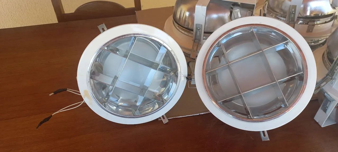 Kit de Luminárias Duas lâmpadas extra. - Foto 4