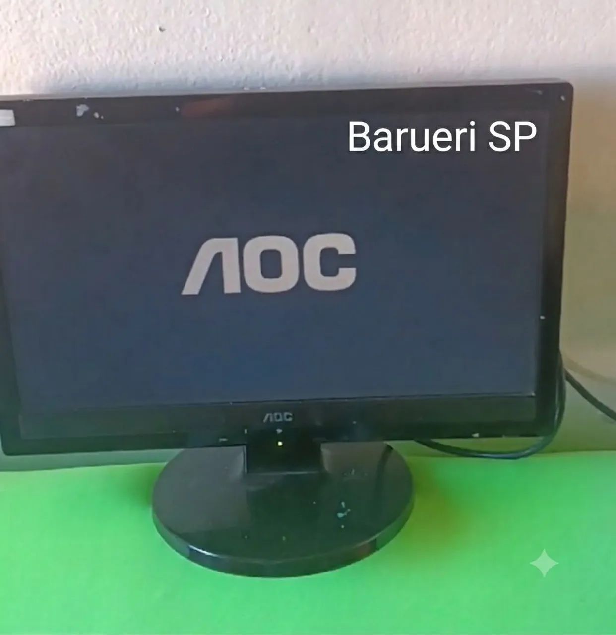 Monitor 15" para Pc, usado Linha vermelha na tela, saída vga