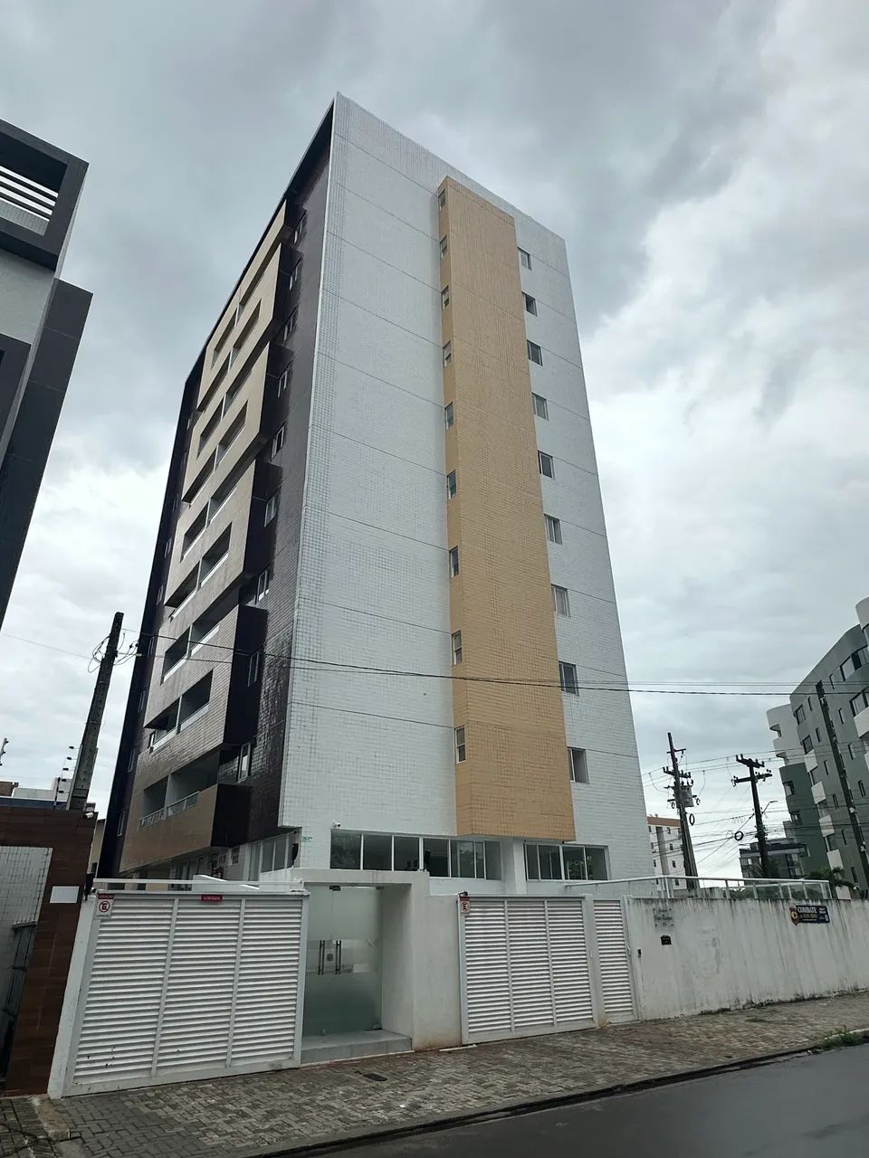 ALUGA-SE APARTAMENTO MOBILIADO EM INTERMARES - 200 METROS DO MAR ?