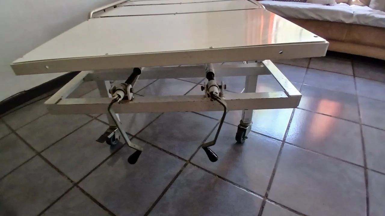 Vendo cama hospitalar manual  - Foto 4
