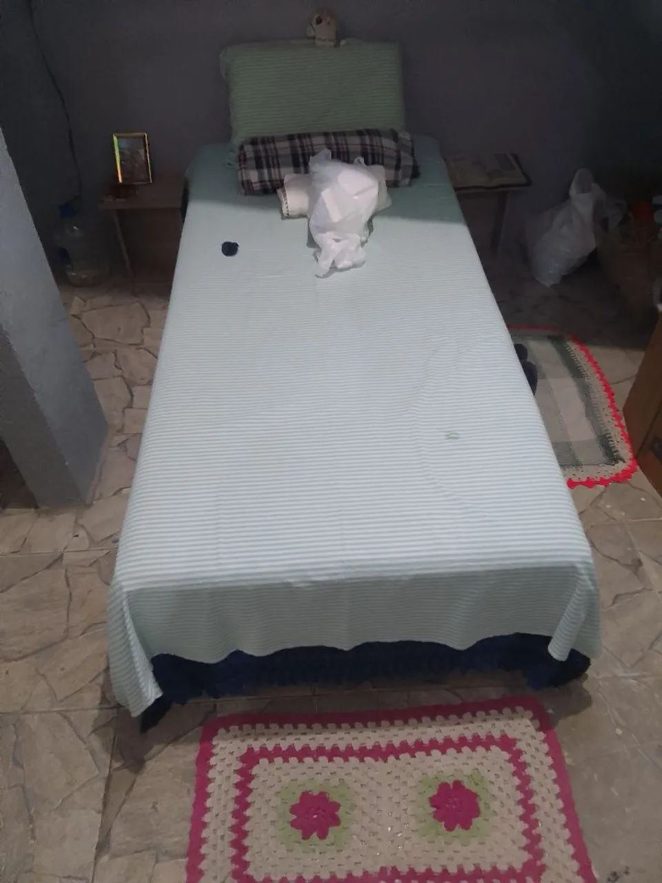 Vendo esta cama box solteiro e a comoda. - Foto 2