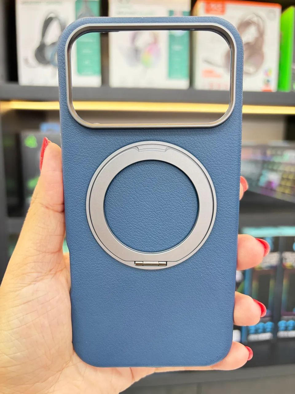 Capa iPhone 17 Pro Max Couro c/ suporte e MagSafe (Novo)  - Foto 2