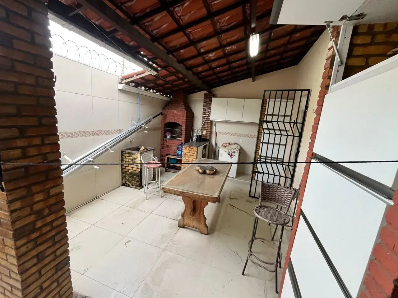 Vendo Duplex de Luxo Bairro Maraponga Com 3 Suítes, Projetados, Deck e Churrasqueira e 7 M - Foto 2