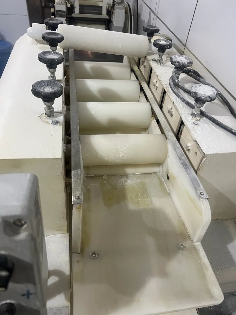 Cilindro  4 rolos ,cilindro leão ,Mechedeira com prença 25 kg - Foto 4