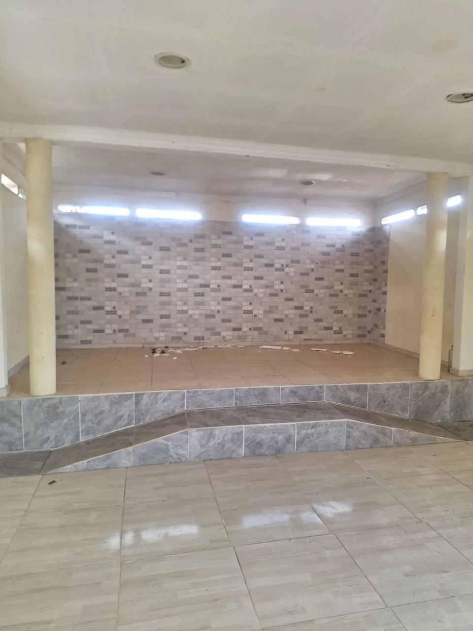 Alugo primeiro andar comercial na forene - Foto 2
