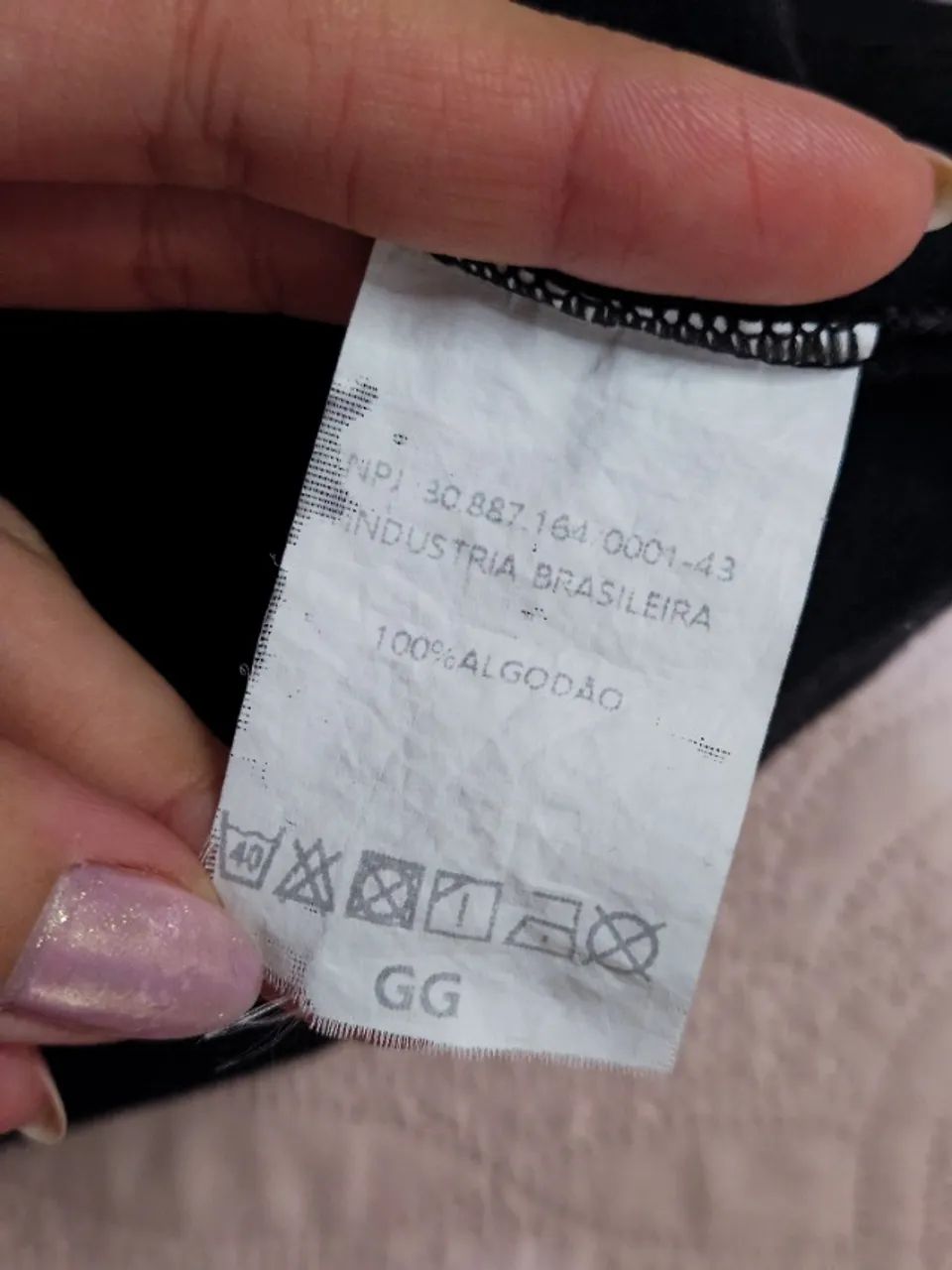 Camiseta cropped estampada preta tam GG - Foto 4
