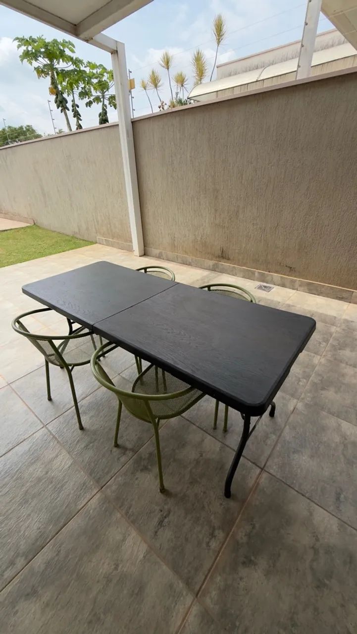 Mesa de plástico com cadeiras de metal - Foto 2
