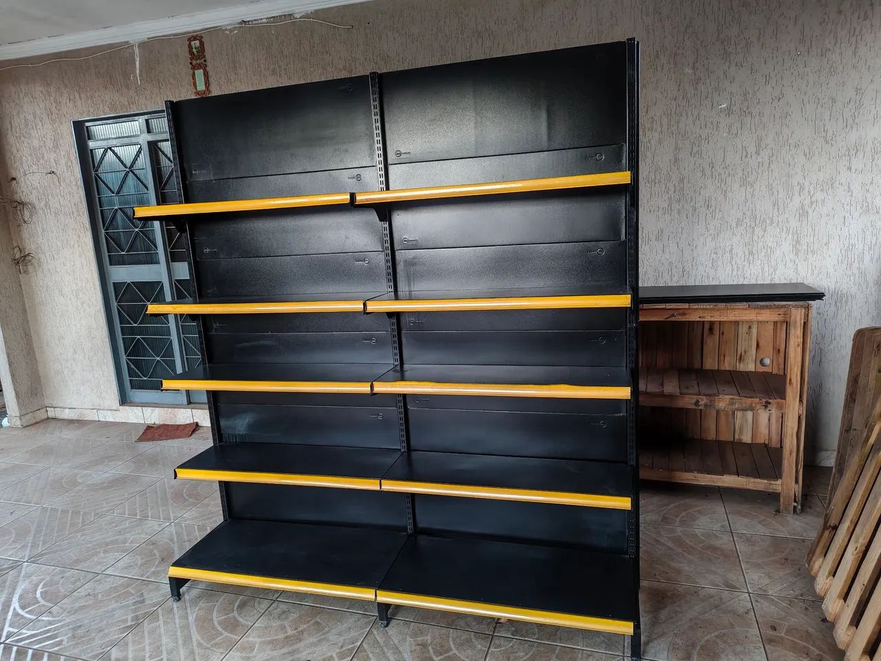   2 Gôndolas de parede para Comércio - Foto 3