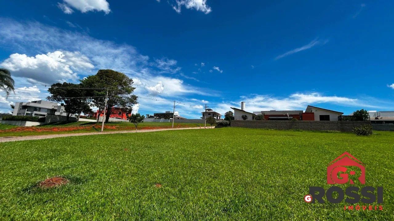 Terreno à venda, 1000 m² no Condomínio 7 Lagos
