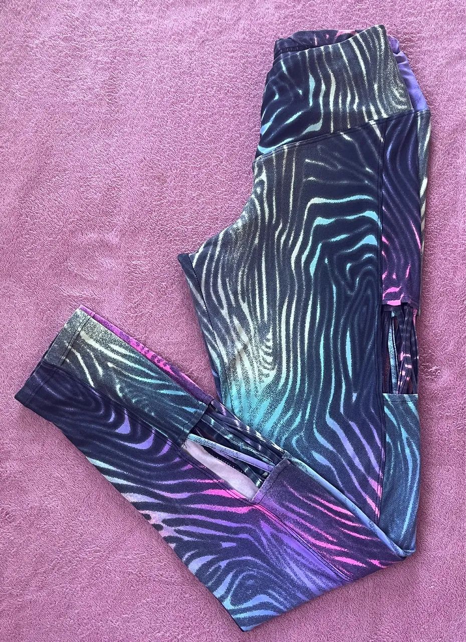 Calça legging, veste M.