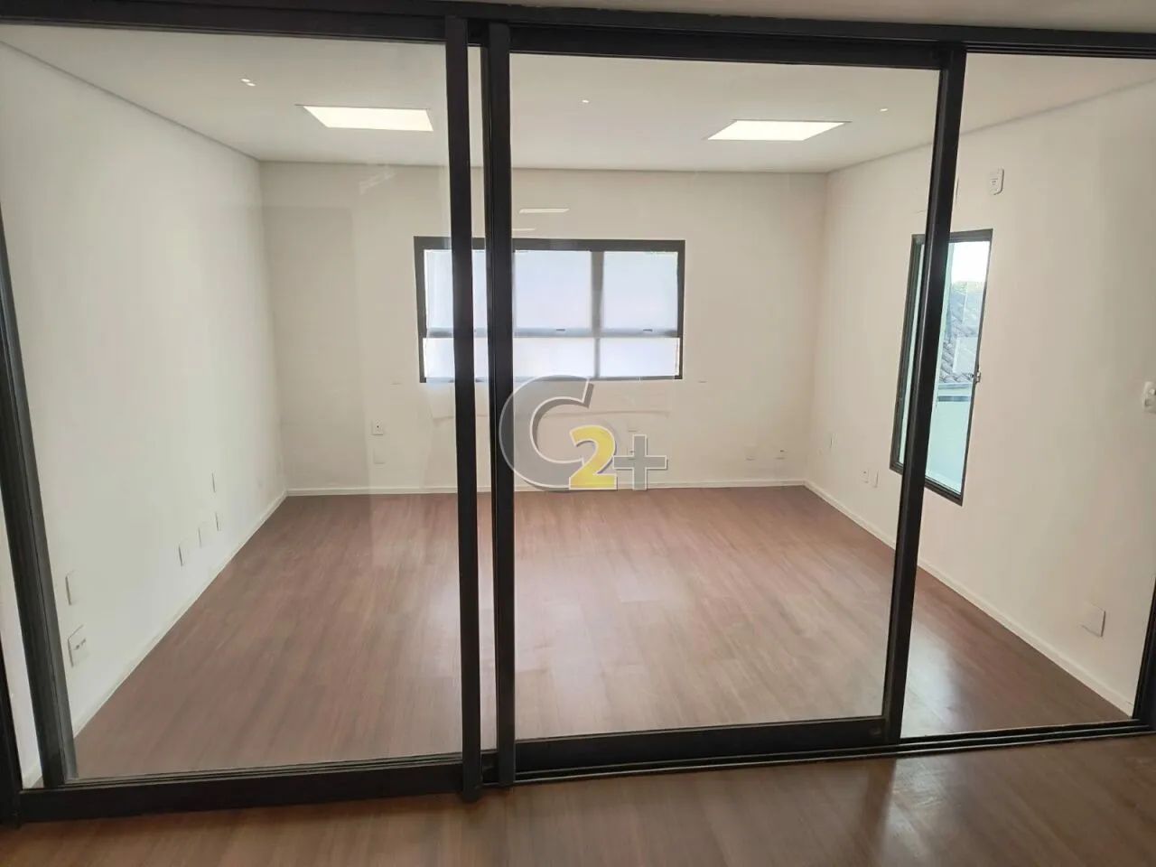 Comercial para locação em Higienópolis com Escritórios com 2 sala 1 ampla 2 banheiros e 1 