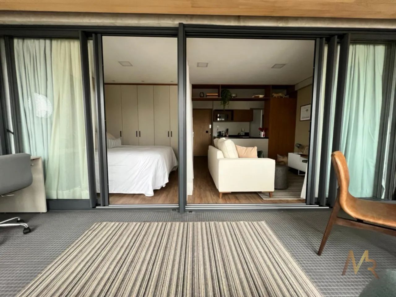 Studio totalmente mobiliado com hall privativo! - Foto 3