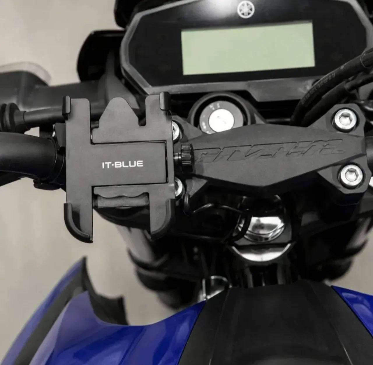 SUPORTE DE CELULAR PARA MOTO COM USB - PRATICIDADE E SEGURANÇA! - Foto 5