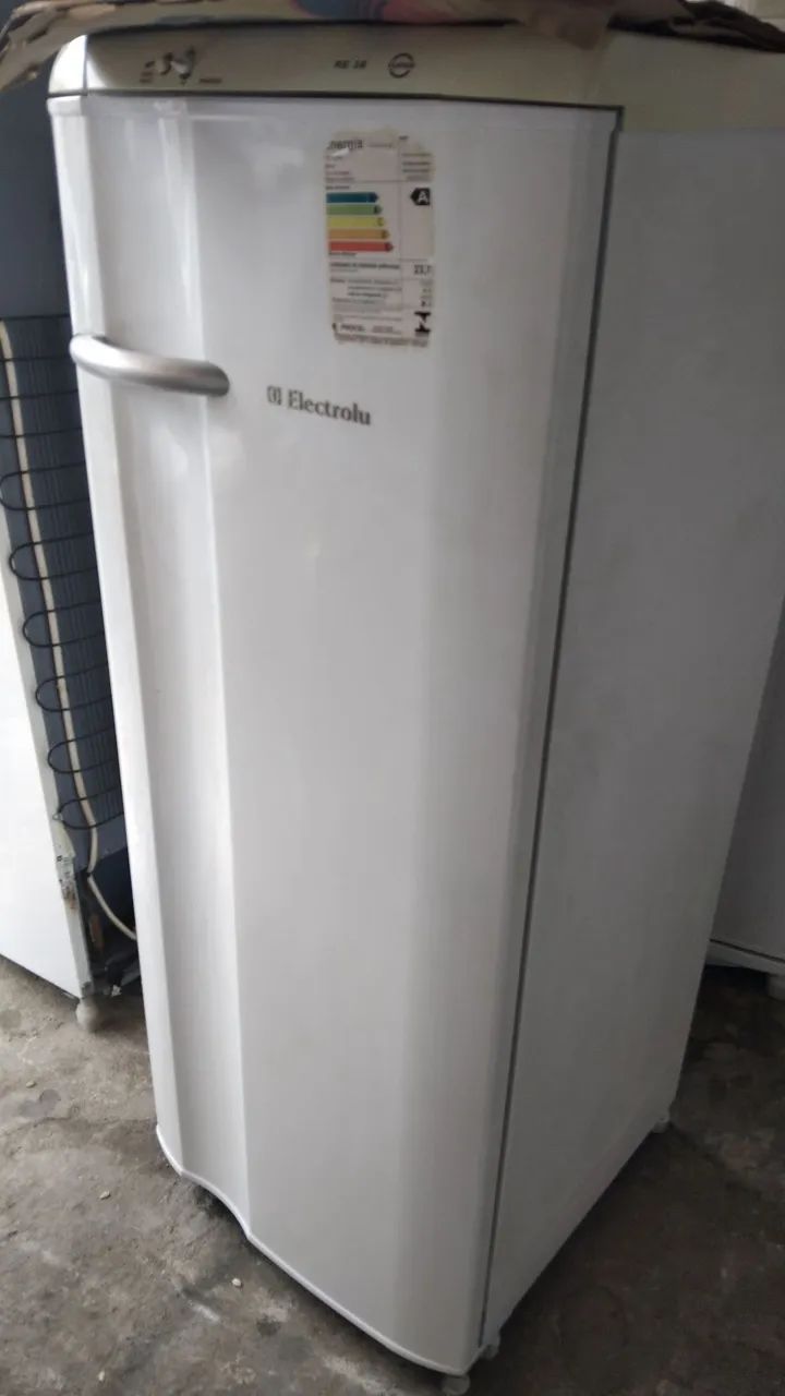Geladeira Electrolux re28