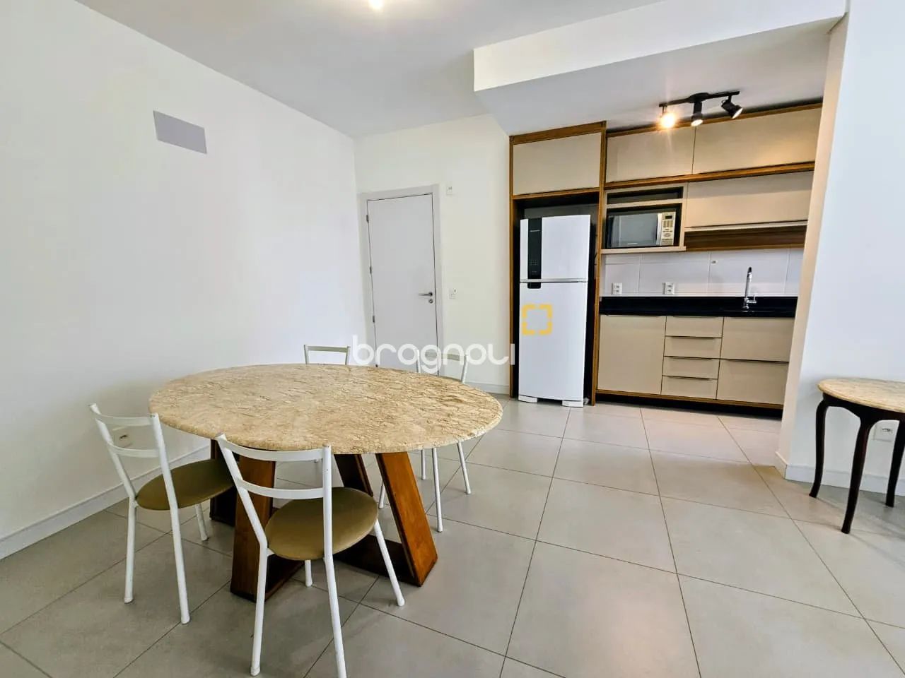 Apartamento em frente a UFSC com móveis planejados e 2 vagas - Foto 5